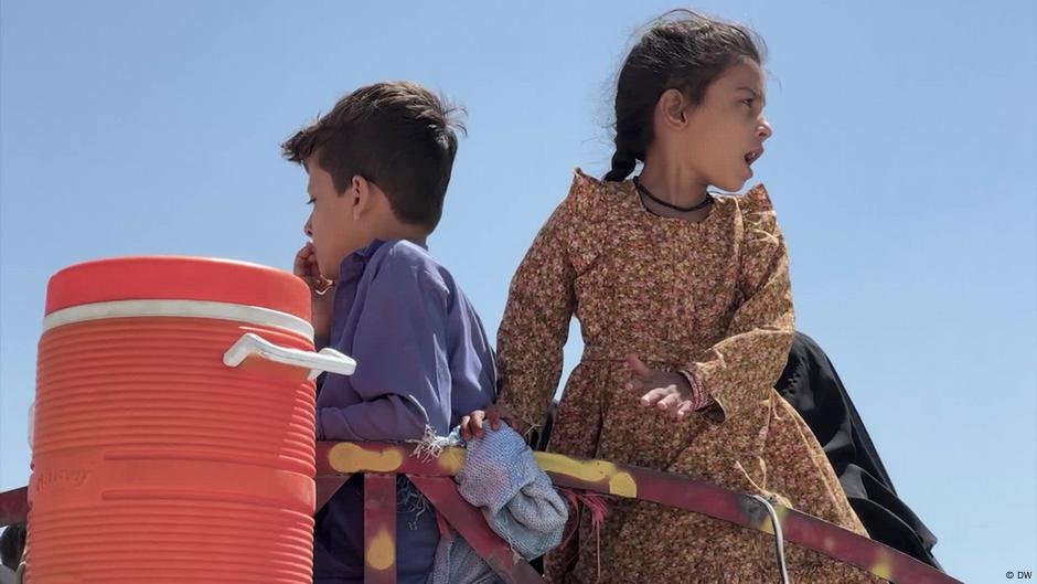 File photo used as illustration: Afghan refugee children in Pakistan | Source: Screenshot DW