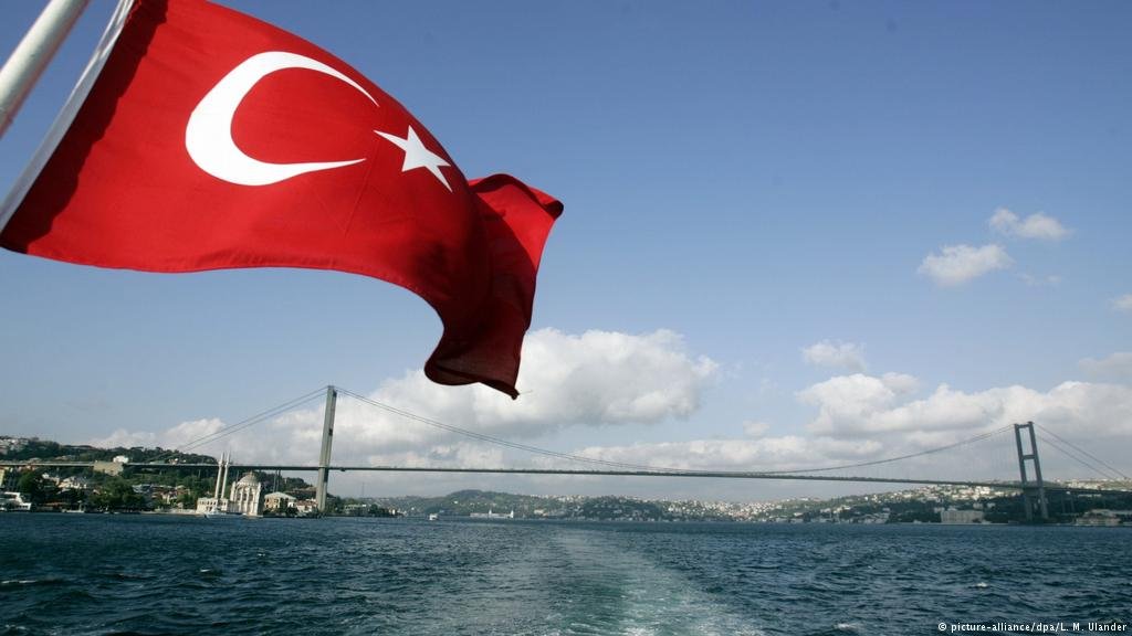 اسطنبول هي أكبر مدينة في تركيا من حيث عدد السكان ، فهي تجتذب المهاجرين واللاجئين الذين يسعون للوصول في نهاية المطاف إلى الاتحاد الأوروبي | الصورة: L.M Ulander / picture-alliance / dpa 