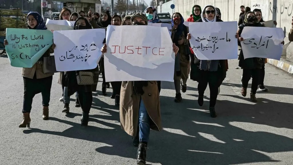 تمنا و یارانش در اعتراضات جنبش خودجوش زنان در کابل