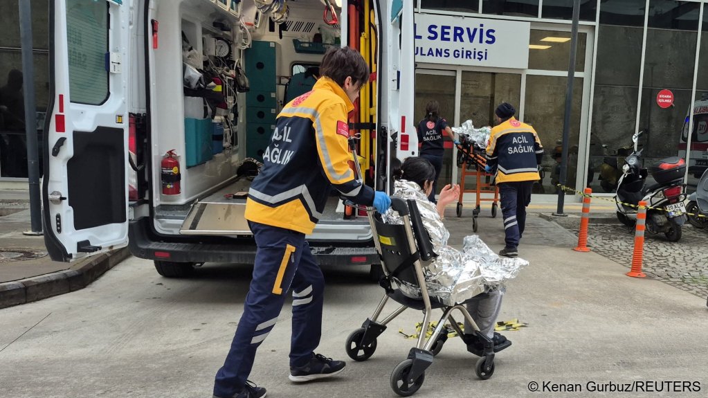 People rescued after a migrant boat sank off Turkey’s Aegean coast are taken out of an ambulance upon arrival at a hospital in Bodrum, Mugla province, Turkey, April 1, 2026. Picture taken with a mobile phone | Photo: Kenan Gurbuz / Reuters