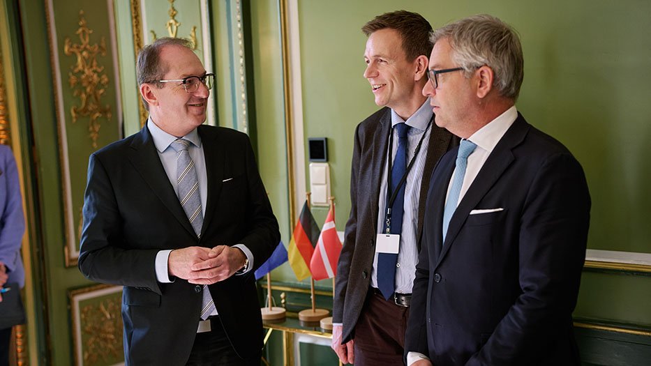 Dobrindt at discussions in Munich to discuss migration policy | Source: Henning Schacht / BMI