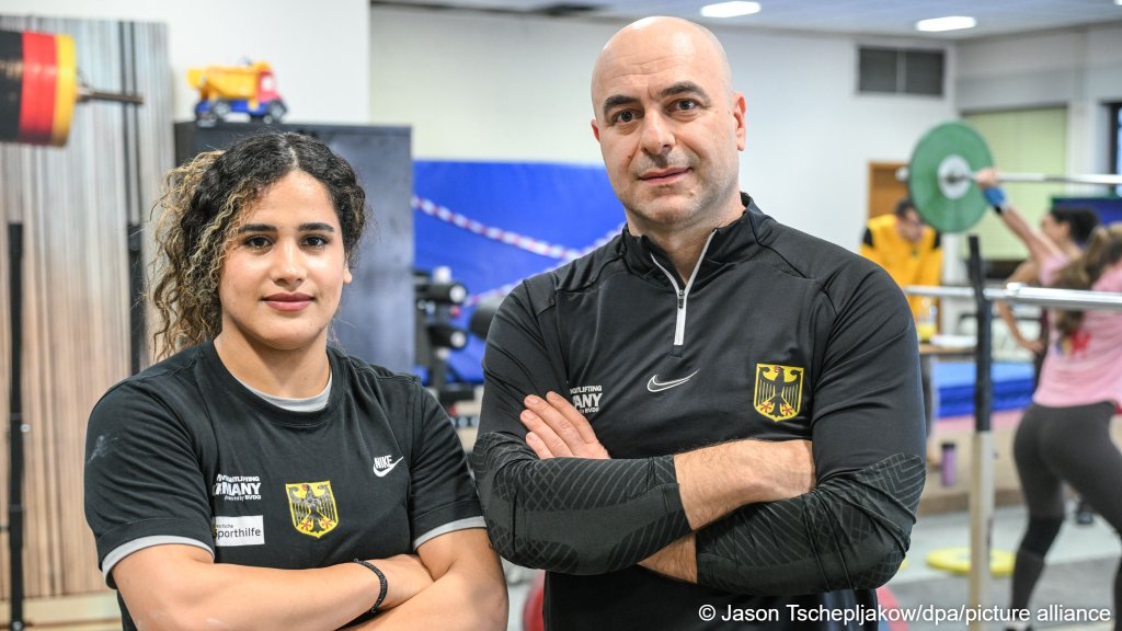 Jamali's coach Almir Velagic (r) describes the weightlifter as keen, a high achiever with a strong will and has high hopes for her at future Olympic Games | Photo: Jason Tschepljakow/dpa/picture alliance