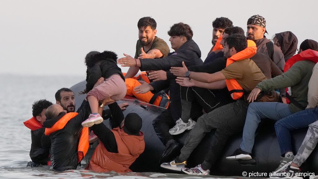 File photo: Migrants on board an inflatable boat in Gravelines, France, as they attempt to cross the English Channel and enter the UK | Photo: picture alliance/empics