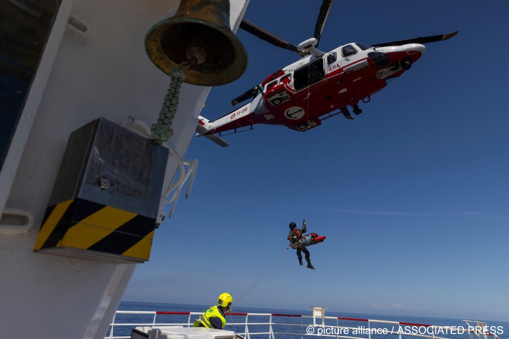 'Ocean Viking' rescue ship docks in Italy after 8-day wait - InfoMigrants