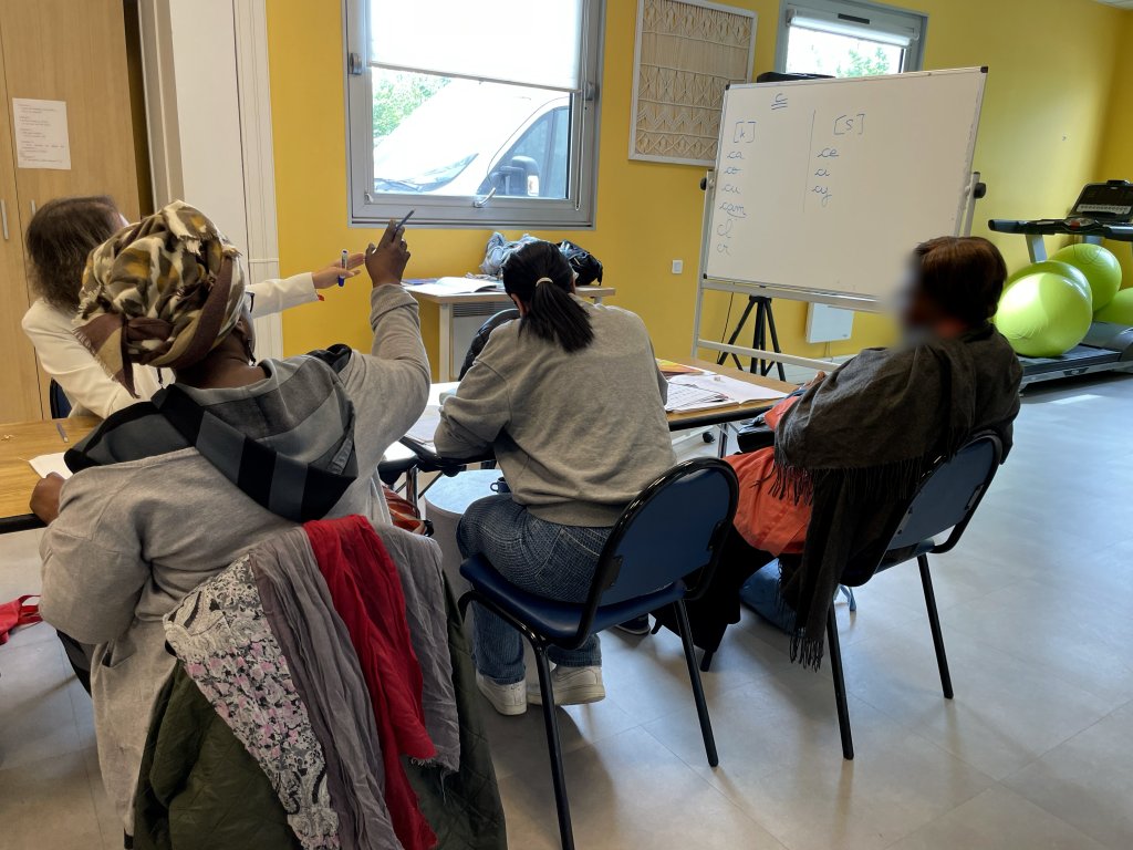 The women at Ikambere are taking literacy classes to improve their writing and reading in French | Photo: InfoMigrants