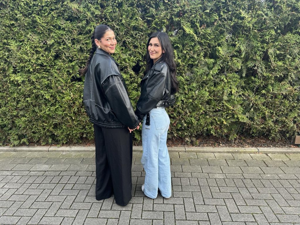 The parents of Roschin (R) und Lorene (L) both come from Syria. Both women feel caught between two worlds, here in Germany | Photo: Nabila Karimi / InfoMigrants