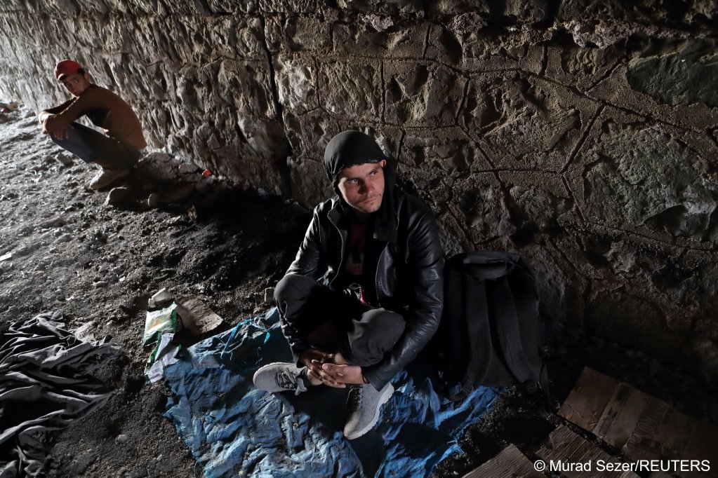 يبقى الابتعاد عن الأضواء والاختباء هو الحل الوحيد للأفغان القادمين إلى تركيا بطرق غير نظامية | Photo: Reuters/Murat Sezer