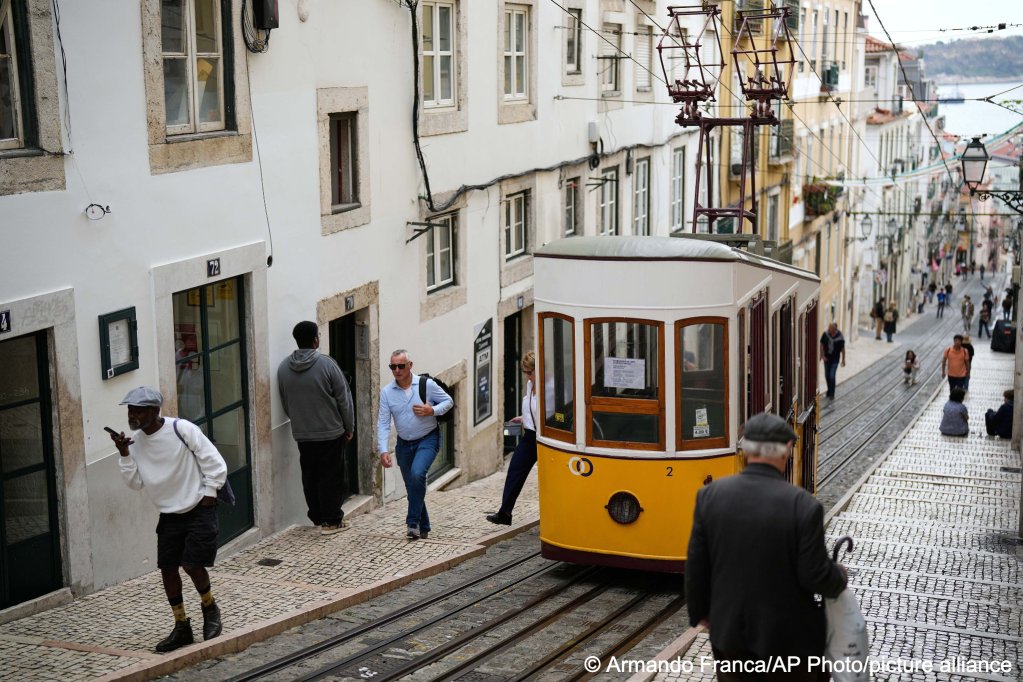 Portuguese officials have contested the EU's calculations and asked for a reassessment | Photo: Armando Franca / AP Photo / picture alliance