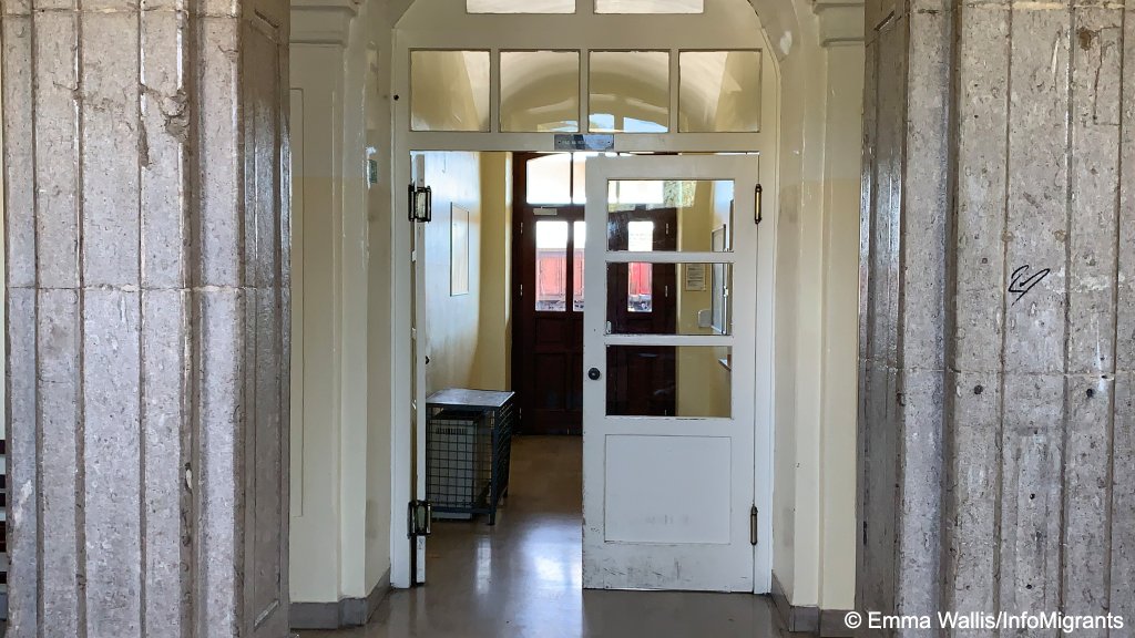 The police team set up their computers in the station waiting room, so they can process the details of any migrants they find on the train | Photo: Emma Wallis / InfoMigrants