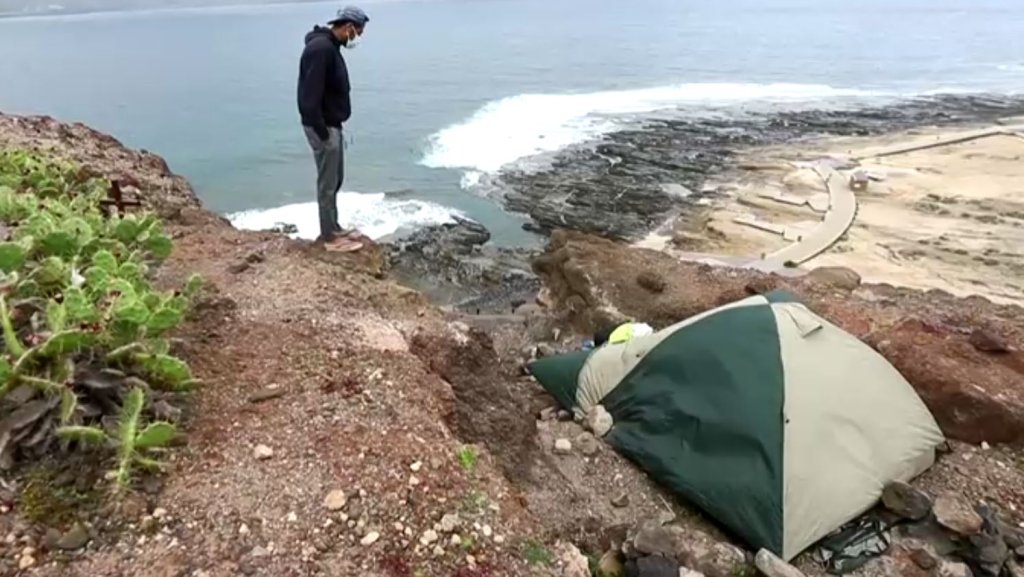 A migrant's tent on the cliffs of Gran Canaria | Photo: Reuters screengrab
