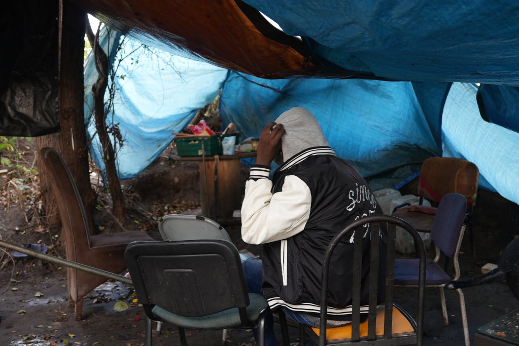 All the migrants are trying to cross into the United Kingdom by truck in this Sudanese camp in Calais | Photo: Dana Alboz/InfoMigrants