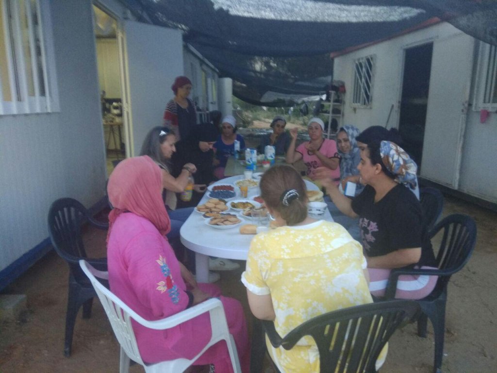 عاملات مغربيات في أماكن سكنهن المجاورة للحقول الإسبانية/ حقوق الصورة: النقابة العمالية بالأندلس SAT