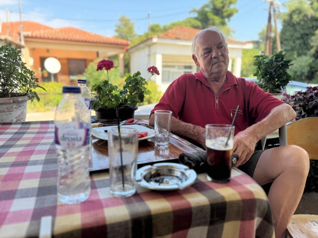 Pablo, one of the residents of Idomeni, on the terrace of Café Vagalis, in September 2025 | Photo: InfoMigrants