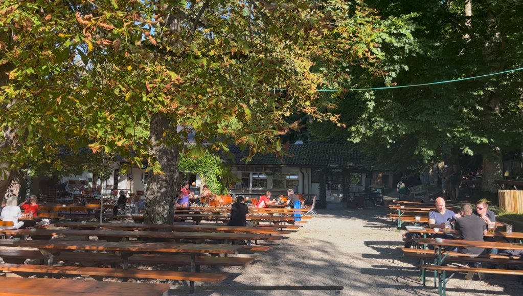 The beer garden in Mariabrunn, north of Munich. | Photo: Natasha Mellersh / InfoMigrants