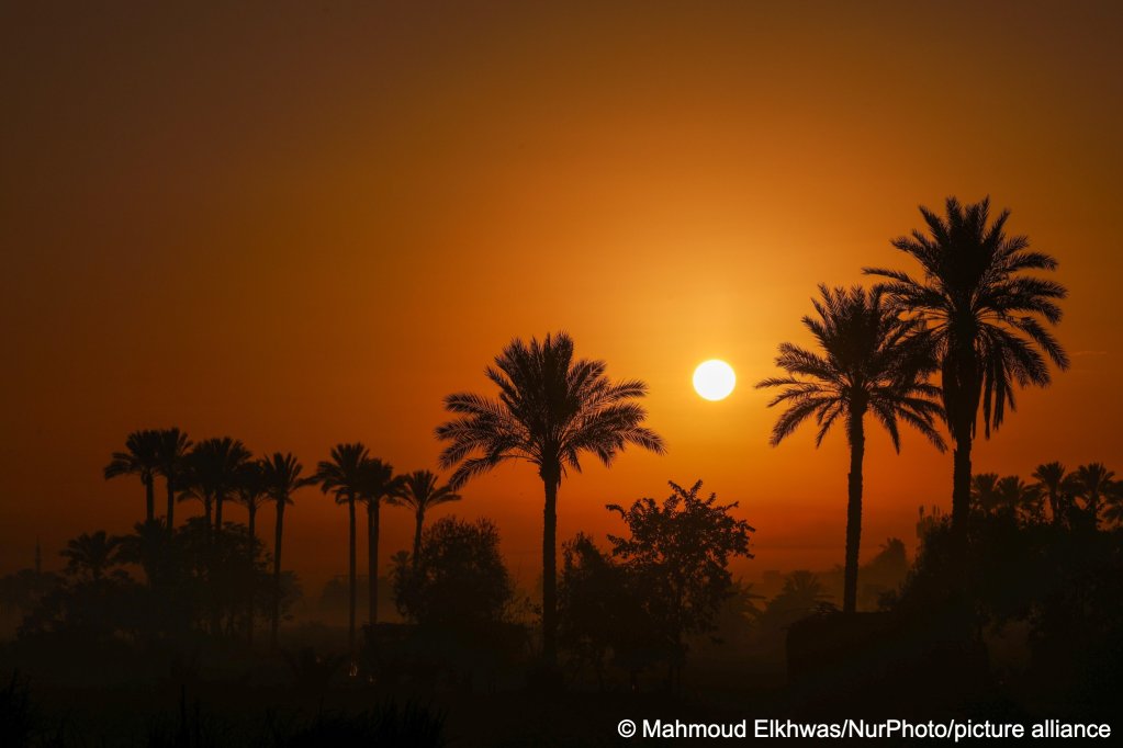 File photo used as illustration: Egypt's population tops 100 million people, and more than two thirds are under 30 | Photo: Mahmoud Elkhwas/NurPhoto / picture alliance