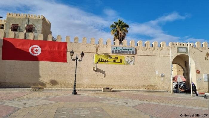 The Tunisian health system, short of resources, is no longer able to retain its doctors | Photo: Moncef Slimi / DW