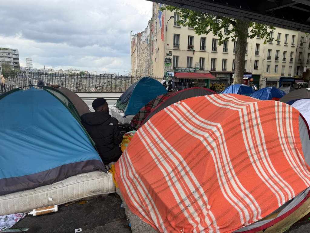 A migrant in front of his tent near the Stalingrad metro station | Photo: InfoMigrants