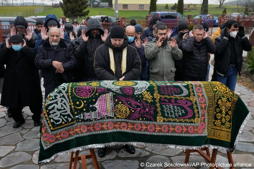 A local Muslim community buried a Yemeni migrant Mustafa Mohammed Murshed Al-Raimi, in Bohoniki, Poland on November 21, 2021 | Photo: Czarek Sokolowski/AP Photo