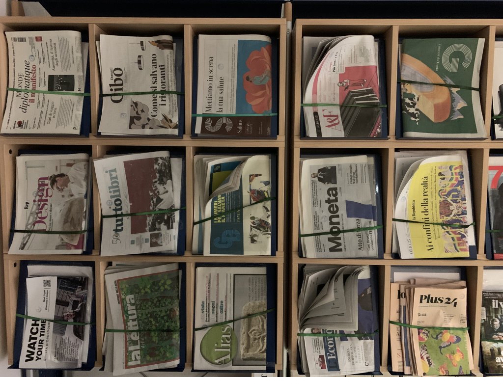 As well as books, a range of newspapers, magazines, CDs and DVDs are available to borrow in Trieste's communal library | Photo: Emma Wallis /InfoMigrants