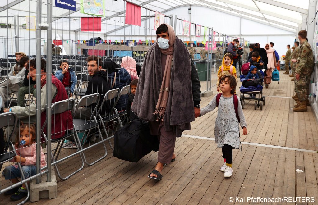 Evacuees from Afghanistan at the US airbase in Ramstein, Germany on October 9, 2021 | Photo: Kai Pfaffenbach/Reuters