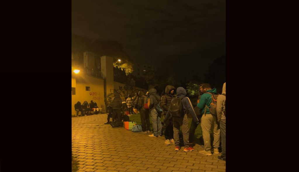 File photo: Young unaccompanied minors in Belleville Park in October 2023 | Photo: InfoMigrants