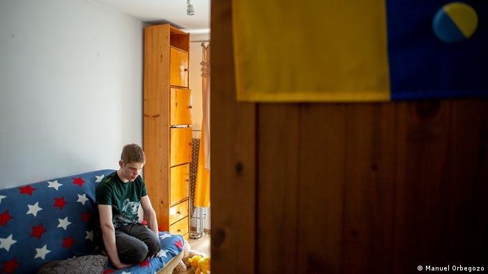 Pour des enfants autistes comme Anton, fuir l’Ukraine a été d’autant plus traumatisant. Crédit : Manuel Orbegozo / DW