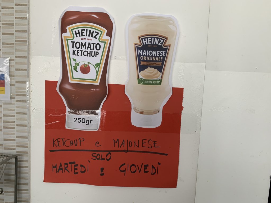 There are rules in the house, like which days people can have certain condiments, ketchup on Tuesday and mayonaise on Thursday, but also the signs are to help people learn Italian | Photo: Emma Wallis / InfoMigrants