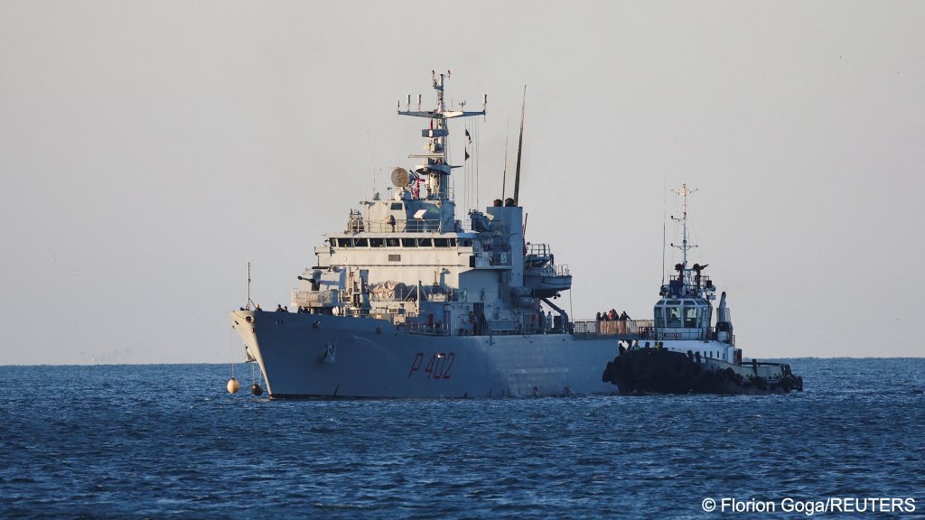 At the same time as 16 asylum seekers were sailed to Albania, Italian newspapers reported that around 1,600 migrants had landed or been brought ashore in Italy | Photo: Florion Goga Reuters