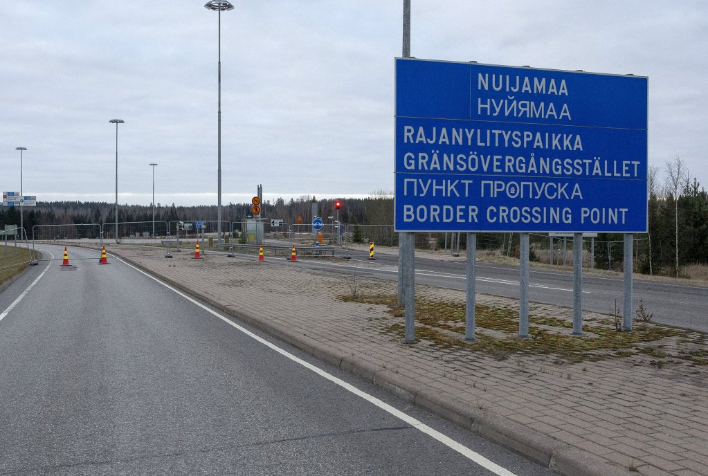 Additional barricades are installed across the lanes at the Nuijamaa border crossing station, after Finland closed all four southeastern border crossing points on its eastern border. | Photo: Lehtikuva/Lauri Heino via REUTERS