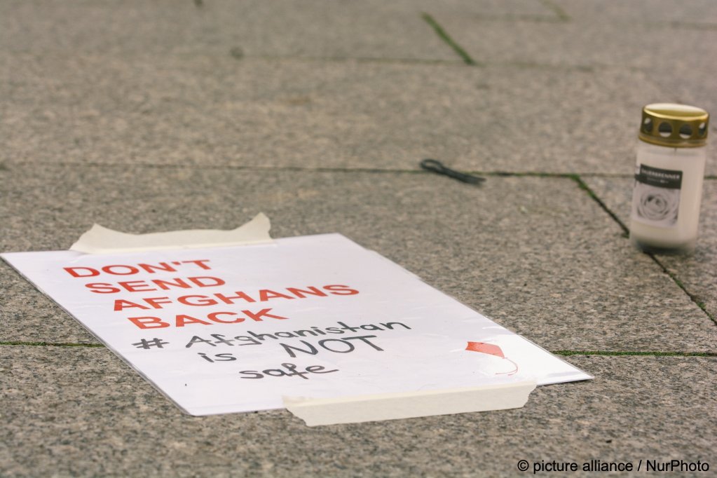 File photo: At the same time as being slow on admissions, the German government is hoping to increase the number of deportation flights it can operate towards Afghanistan, speaking to the Taliban authorities in order to do so | Photo: Ying Tang / picture alliance / Nur Photo