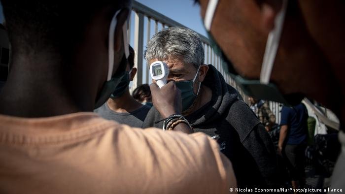 An asylum-seeker gets his temperature checked in the Kara Tepe camp in Greece | Photo: Nicolas Economou/Nur Photo/Picture-alliance