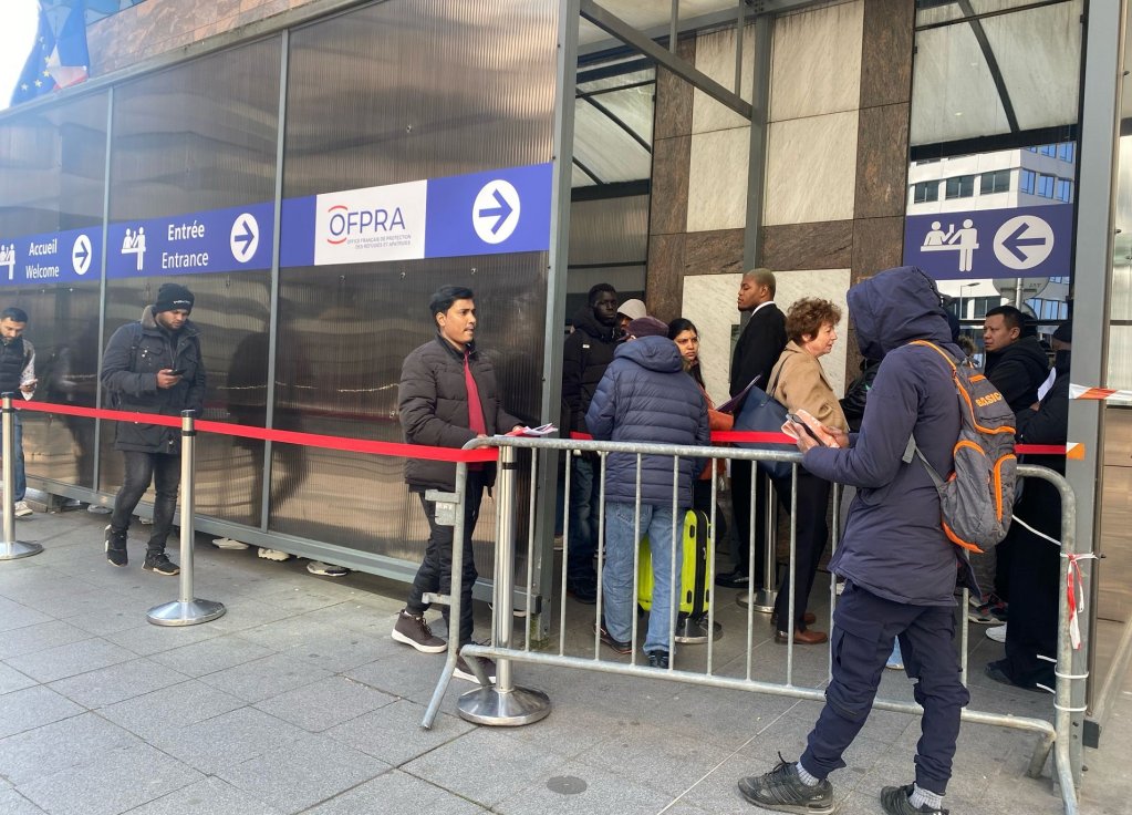 People lining up in front of Ofpra offices, March 2025 | Photo: InfoMigrants