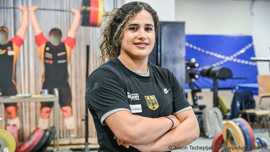 Yekta Jamali sought asylum in Germany at the age of 17. Now, she is set to represent the country in a weightlifting competition in Georgia | Photo: Jason Tschepljakow/dpa/picture alliance