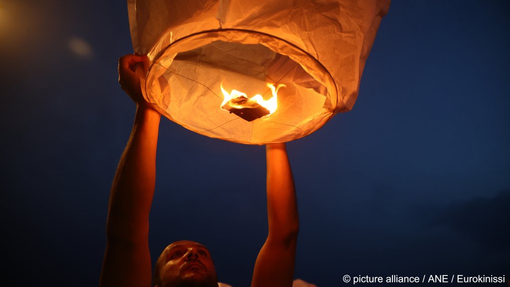 Memorials and marches have been taking place across Europe since the ship sank on Wednesday, to remember the perhaps hundreds of people who lost their lives | Photo: Picture alliance / ANE / Eurokinissi