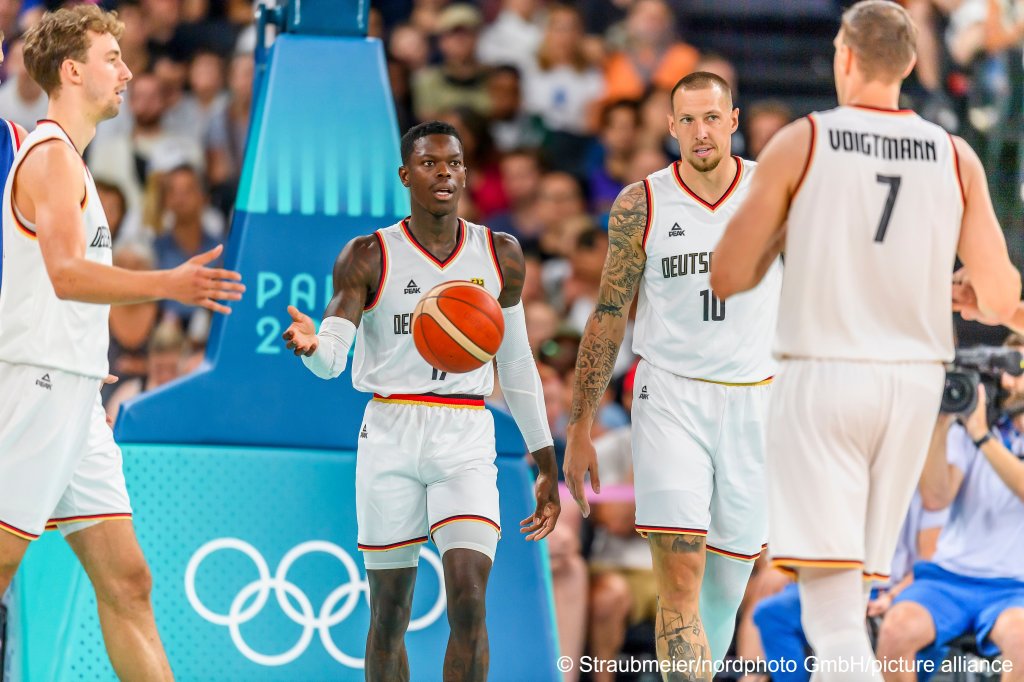 Dennis Schröder, Germany men's basketball captain, seen here at the Olympic Games in Paris on August 10, 2024, when Germany played against Serbia for third place. Johannes Voigtmann (#7) is from Thuringia | Photo: Straubmeier / picture alliance