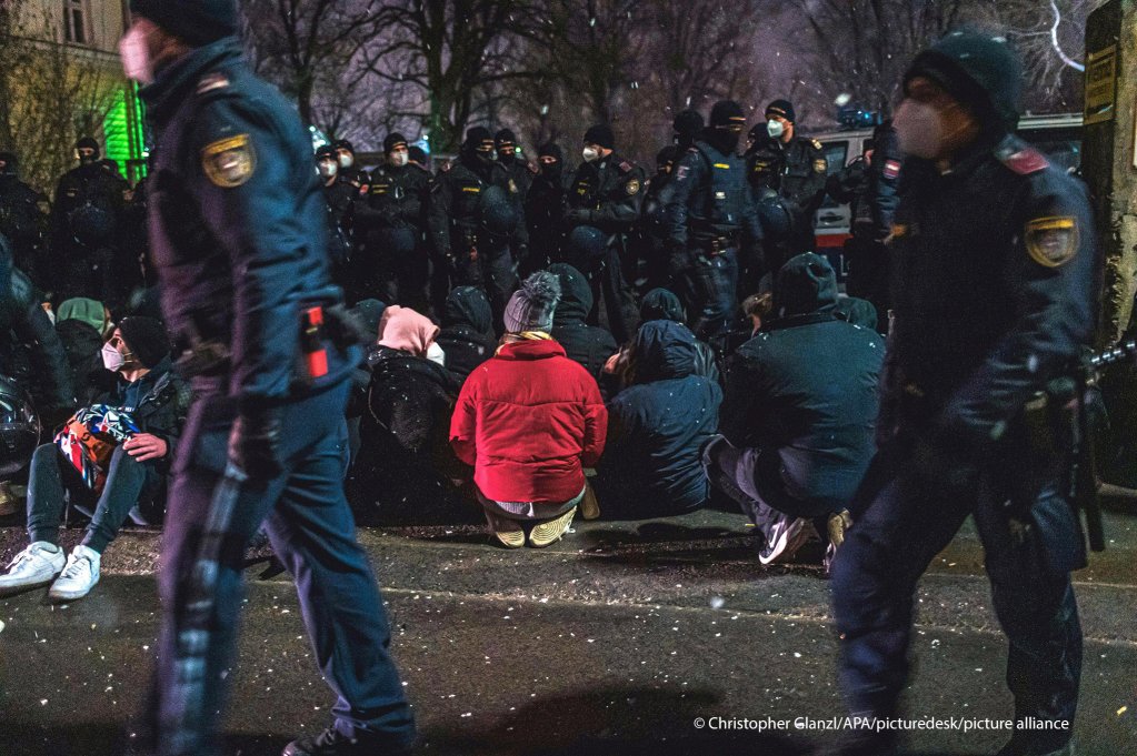 Dal file: Quasi 160 persone hanno protestato contro la deportazione a Vienna |  Foto: Christopher Glanzl/APA/The Image Alliance 