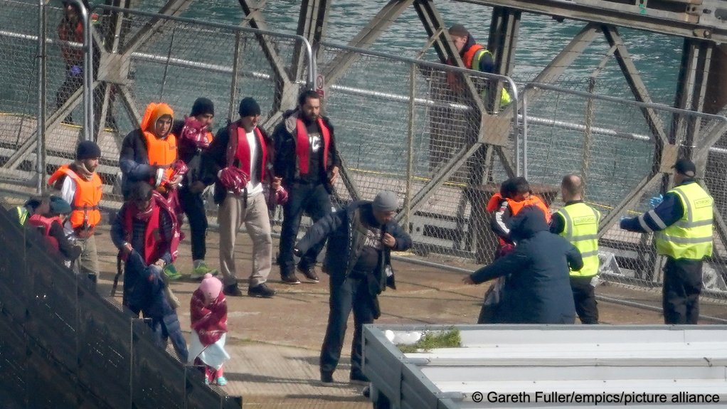 From file: Migrants arrive in Kent, having been picked up by a Border Force vessel in the Channel on May 1, 2023 | Photo: Gareth Fuller /picture alliance/PA Wire