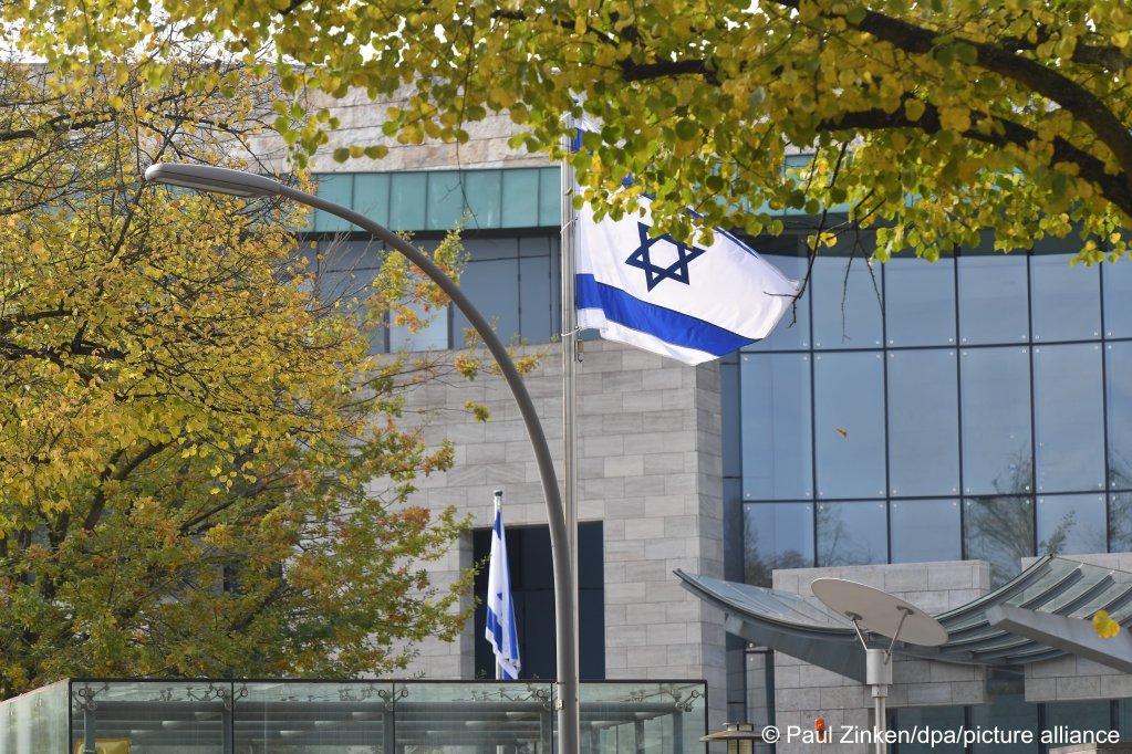 The Israeli embassy in Berlin is thought to have been the target of a planned attack by a Libyan suspect, recently arrested in Germany, the suspect had reportedly had his asylum request rejected in 2023 and had been asked to leave the country | Photo: Paul Zinken/dpa +++ dpa- Bildfunk +++