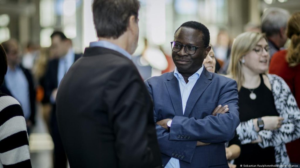 Karamba Diaby, former SPD member of the Bundestag, keeps a combatative spirit in this election | Photo: Sebastian Rau/photothek/picture alliance
