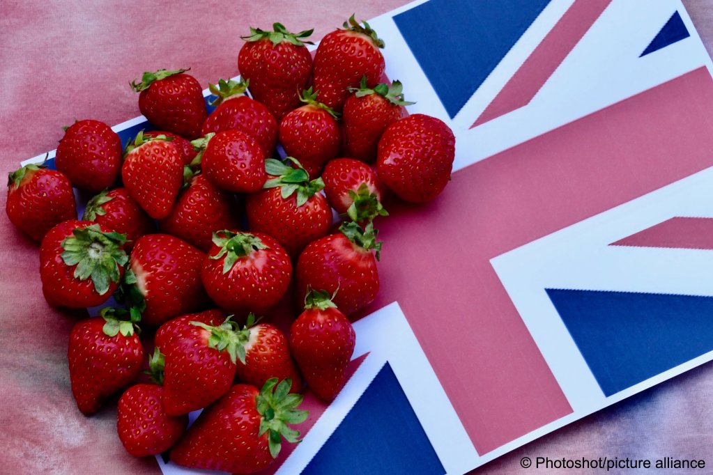 From file: British people are being encouraged to eat British produce to save the farms but seasonal workers can be difficult to find | Photo: picture alliance / Photoshot