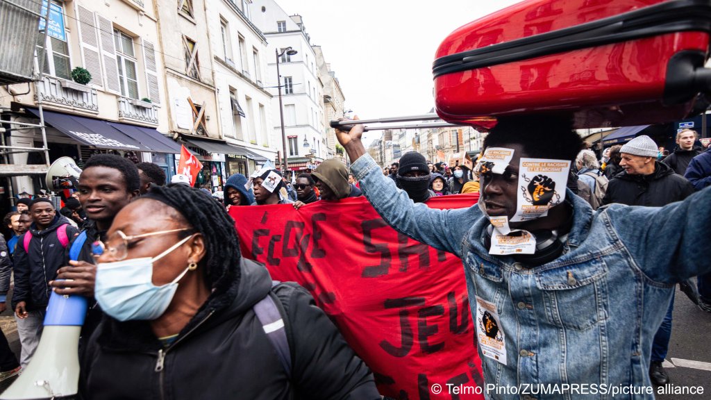 Migrants participated in a protest against the housing crisis in Paris on April 1, 2024. Authorities have started moving unhoused people – including many migrants – from emergency accommodation like cheap hotels in Paris to other regions of France. The goal is to make room for the large number of tourists expected in the city during the summer Olympics, a controversial policy enacted by the French government | Photo: picture alliance