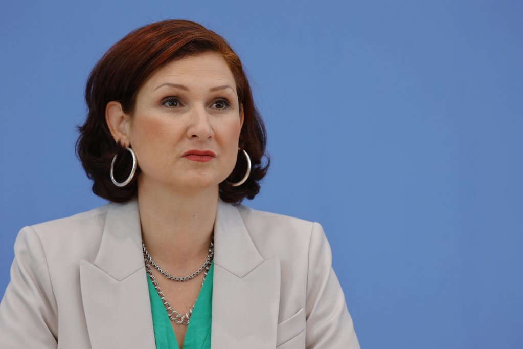 Surprisingly, Germany's Federal Anti-Discrimination Commissioner Ferda Ataman largely rejected the findings of the survey | Photo: M.Popow/MetodiPopow/picture-alliance