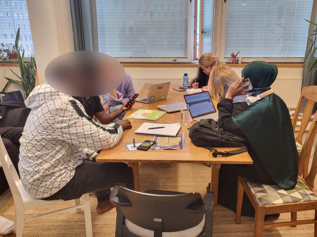 Youth doing their homework in the Living Room premises in Helsinki, Finland | Photo: Ben Bathke/InfoMigrants