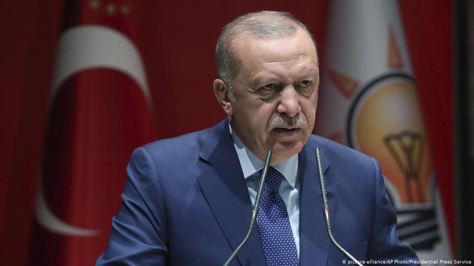 Turkish President Erdogan accuses the EU of not caring for migrants while protecting followers of his arch-enemy, Fethullah Gülen | Photo: picture alliance/Presidential Press Service