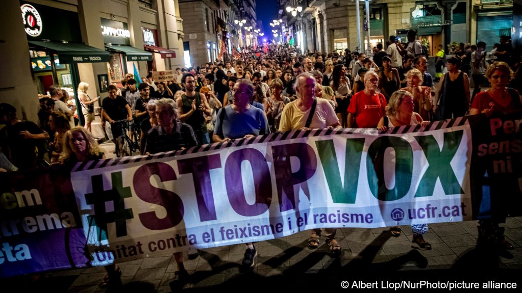 An anti- racist rally brought together libertarian groups and left- wing Catalan proindependence organizations and collectives in defense of migrants' rights and against racism and xenophobia, as a far-right Spanish nationalist demonstration brought together supporters and members linked to Vox, the People's Party (PP), and the neo- Nazi group Nucleo NacionalBarcelona, September 2, 2026 | Photo: picture-alliance