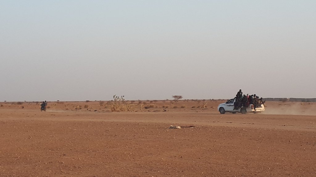 Départs de pick up pour le désert depuis Agadez au Niger. Crédit : RFI/Bineta Diagne