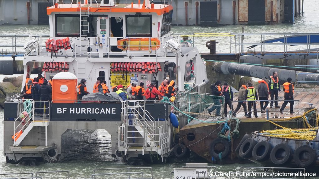 These images capture the safe disembarkation of the first group of migrants who have managed to reach the UK in the past two weeks, as arrival numbers are currently at record lows | Photo: Gareth Fuller/PA Wire/picture-alliance