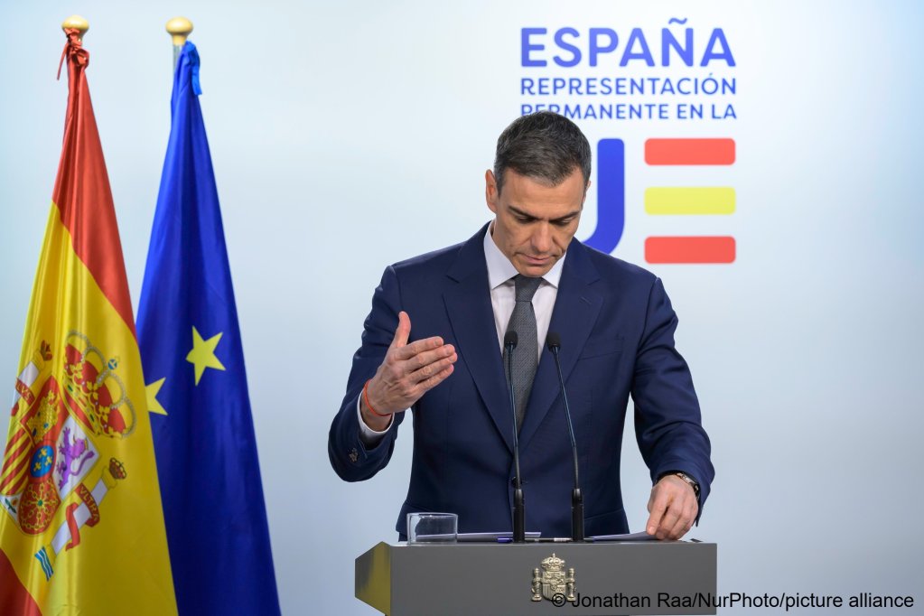 Le Premier ministre espagnol, Pedro Sánchez, lors d'une conférence de presse à Bruxelles, le 23 janvier 2026. Crédit : Picture alliance
