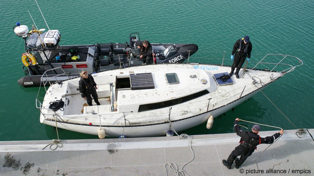 Border Force officers secure a yacht which was towed into Dover Harbour, Kent, following a small boat incident in the Channel, July 20, 2024 | Photo: Gareth Fuller / epmics / picture alliance