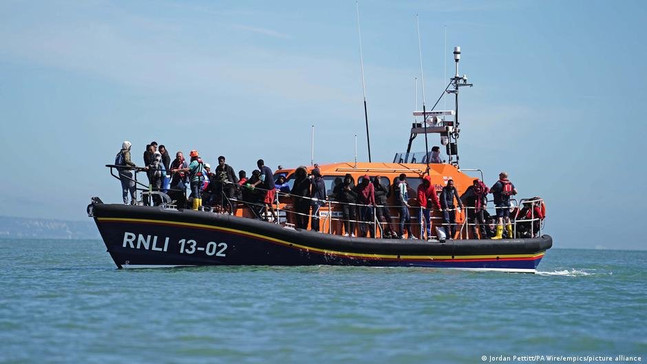 The interception of migrants in the English Channel is increasingly becoming a common sight in the UK - but how many of the tens of thousands of arrivals were masterminded by the man known as Scorpion? | Photo: Jordan Pettitt/PA Wire/empics/picture-alliance